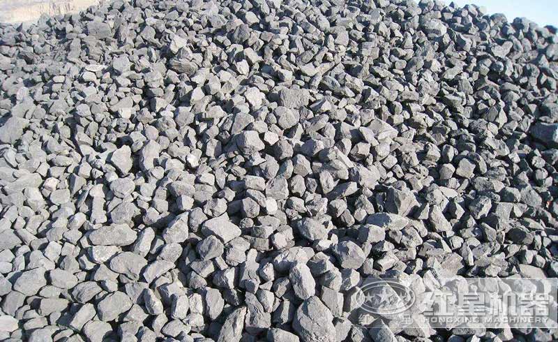 大量堆积的煤矸石